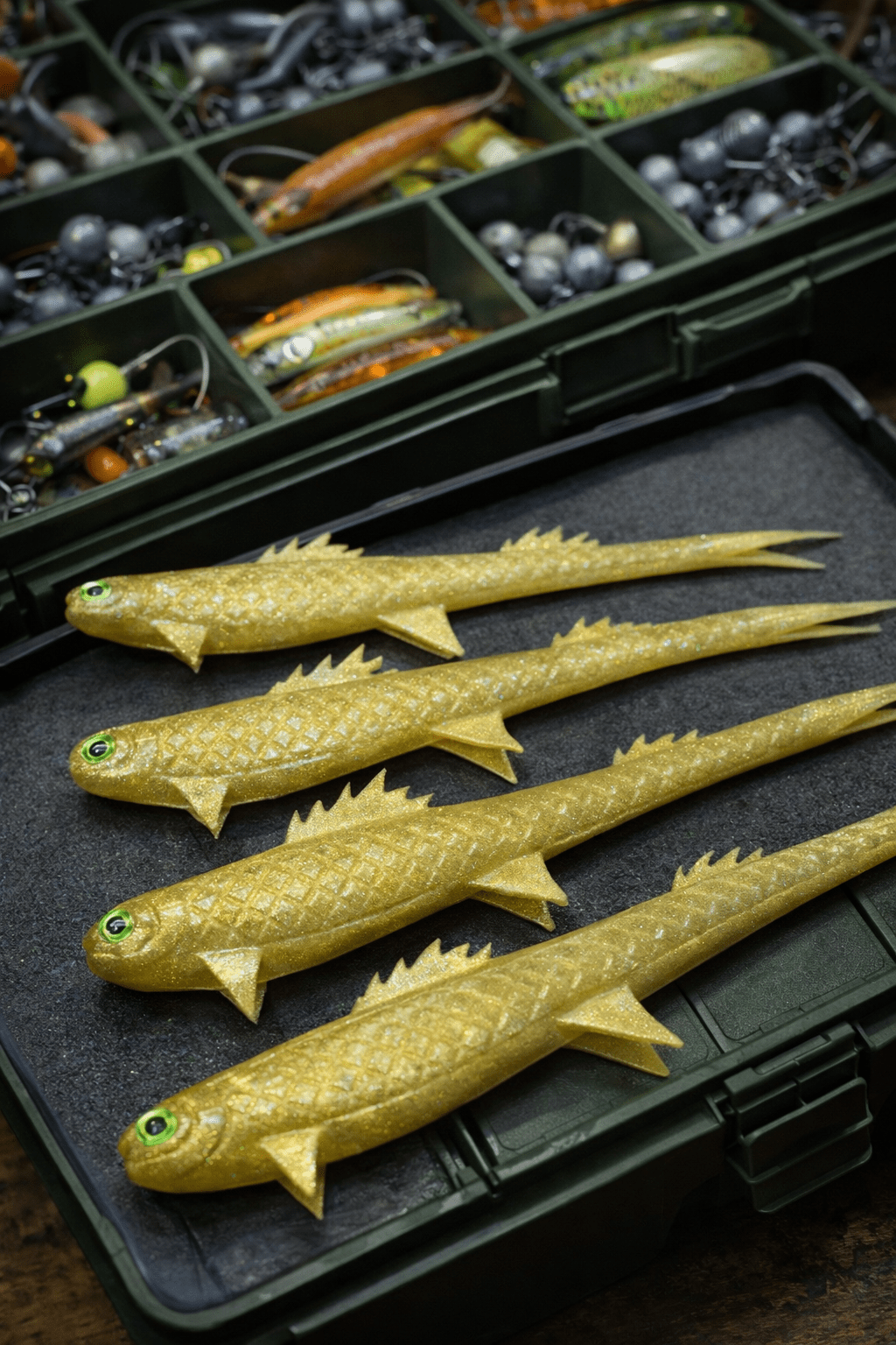 Golden Strike – Handgemaakte V-Tail Shad 20 cm